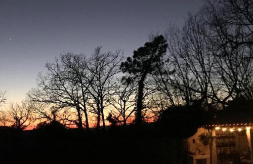 LA BRINDILLE Petit mas provencal meublé de tourisme 3 étoiles 2-3 personnes 1 piece 30 m2 tout confort lisière foret jardin Jacuzzi Piscine - Foto 25