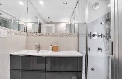 Beach Isles Modern 1BR Waterfront Apartment with Patio - Foto 41