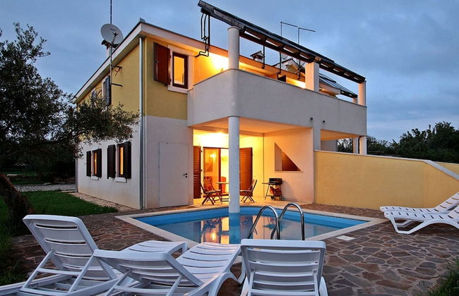 Holiday Home in Novigrad With Private Pool - Foto 13