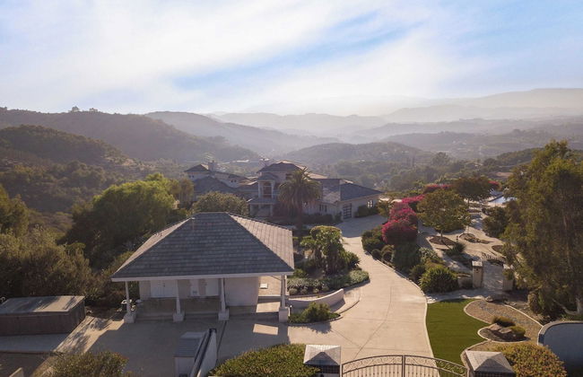 Modern Temecula Mansion w Pool, Hot Tub, Guest House & Valley Views Camila by Avantstay - Photo 58