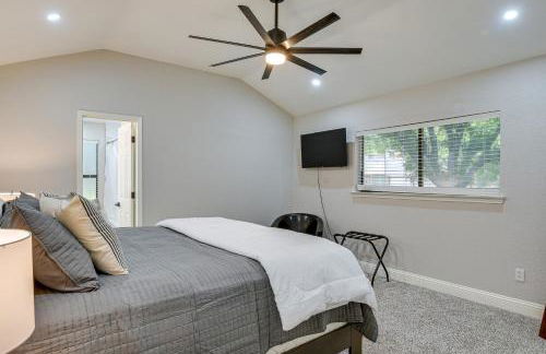 11 Mi to Six Flags! Poolside Oasis in Bedford - Foto 17