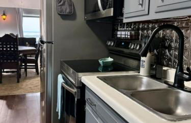 Whole House with Lake and Lift Bridge Overlook for 10 Guests - Foto 10