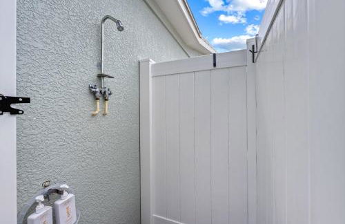 Siesta Key Waterfront Oasis - Heated Pool, Dock, Walk to Village & Beach - Photo 46