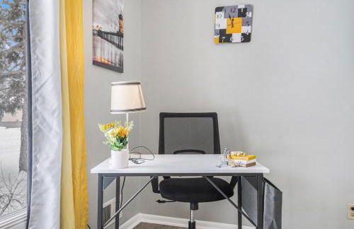 Modern 4-Bedroom Retreat - Foto 18