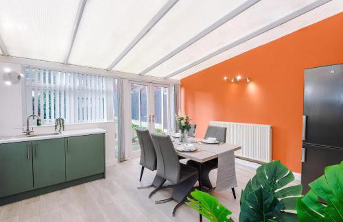 The Lyme Lounge - Contemporary & Stylish 3BR Home - Sleeps 7 with Parking & Wi-Fi - Perfect For Business or Work Stays - By Parydise Properties - Foto 27