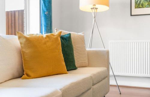 Stylish 4 Bedroom House in St Neots w Free Parking - Foto 46