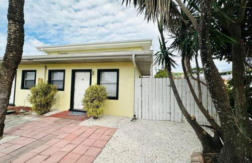 Steps to Sand - Free Parking - No Crowds - Grill - Foto 36