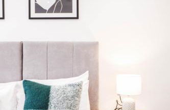 The Kingsmead Loft - Stylish 1BR Top Floor Apt with King or Twin Beds & Free Secure Underground Parking, Central High Wycombe HP13, Sleeps 3 - Foto 14