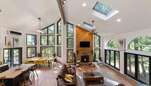 Spacious Waterfront Mansion wHot tubPoolTable - Foto 2