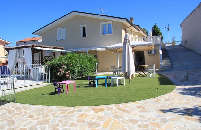 Villa with Salt Water & Heated Pool & Hot Tub near sea - Foto 65