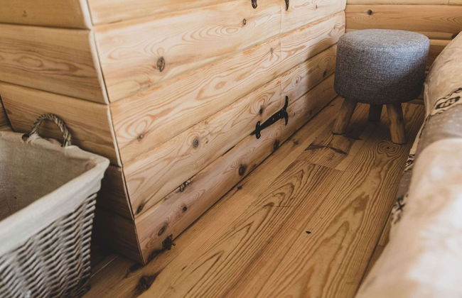 Romantic Woodland Chalet - Photo 3