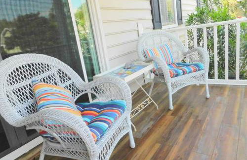 Q4 Professionally decorated upstairs beautiful soothing colors close to back pool - Foto 24