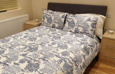 London Luxury Apartments 3 Bedroom Sleeps 8 with 3 Bathrooms 5 mins Walk to tube station free parking - Foto 1