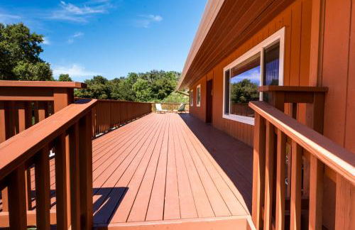 Serene Vineyard Chateau with Pool, Hot Tub, BBQ - Foto 80