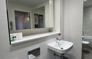 Modern 2bed Apartment in Birmingham City Centre 2 mins from Train Station with Free Parking and WiFi - Foto 76