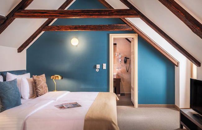 Golden Angel Suites by Adrez Living - Photo 29