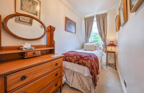 The Town House at Muntham- Luxury Holiday Home with Hot Tub - Photo 14