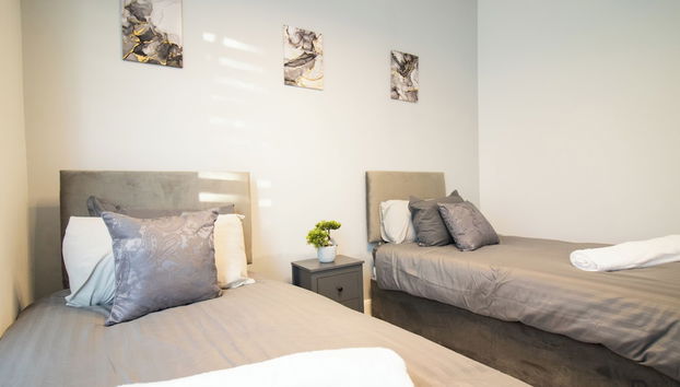 London Apt - Sleeps 4 - Parking - Wifi - Foto 5, Quarto