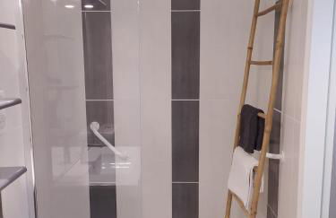 KO T2 avec grand balcon filant, Wifi, Clim à 4 min Remparts - Photo 21