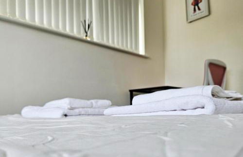 Willow Retreat - House in Burbage- Sleeps2- Garden - Photo 6