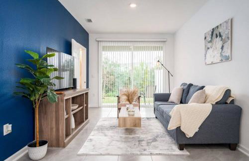 Stylish & Chic 2BR Townhome | Close 2 Bch. - Foto 12