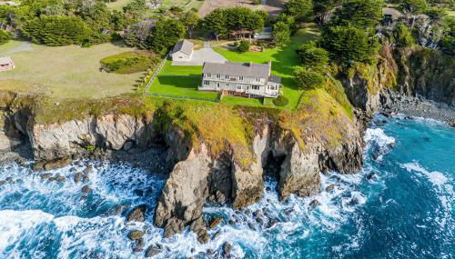 Oceantfront Estate with Luxury Kitchen & Game Room - Foto 2