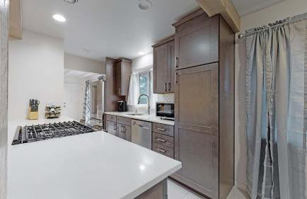 Enchanting Upper Unit with City Charm - Foto 17