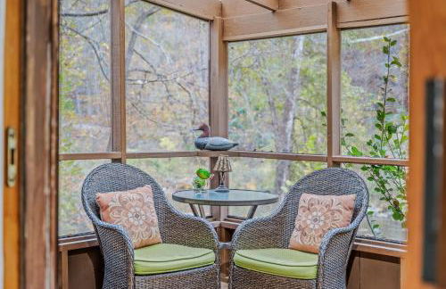 River Time Cabin - Riverfront, Hot Tub, Screen Porch, Fishing, Games, View, 3 King Beds - Photo 37