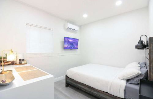 Modern 3 BR Villa Near Beach & FLL - Photo 22