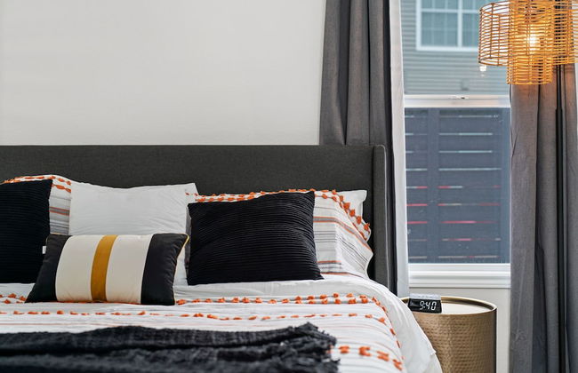 High End Home w Pool Hot Tub Gameroom - Photo 40