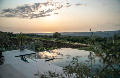 Amazing Villa ALMA Infinity POOL, PADEL Court, Jacuzzi - Foto 1