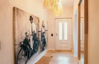 Renovated Semi-Detached House With Garden Views - Foto 16