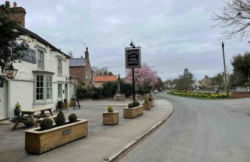 The Old Telephone Exchange - surrounded by fields! - Photo 30