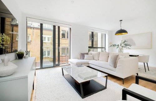Luxury Central Mayfair Townhouse with A/C 3BR 3BA - Photo 1