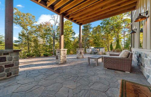 Hilltop Lodge Opulent Lakefront Living in Lake James - Photo 33