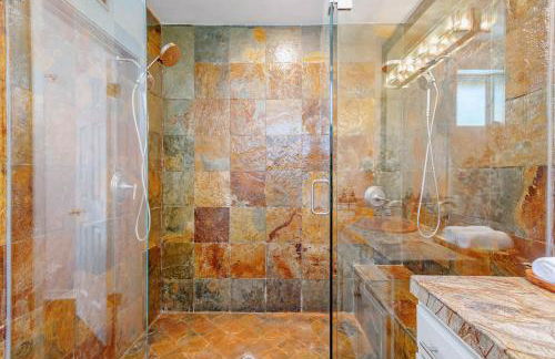 Cozy Home with Pool and Jacuzzi Minutes from Universal Studios - Foto 32