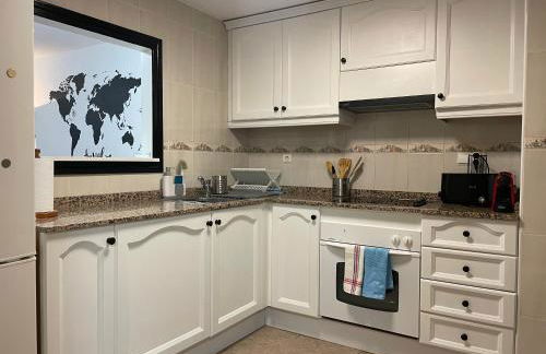 Traveler's Beach Apartment with sea view, free coffee & parking - Photo 26