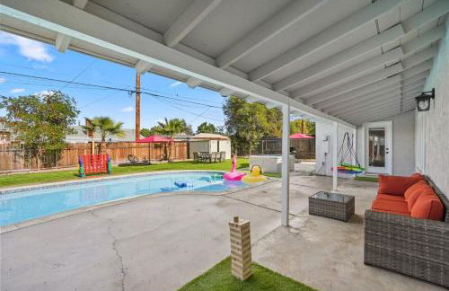 Sleeps 12 - Hot Tub - Pool - Game Room & Fire Pit! - Foto 43