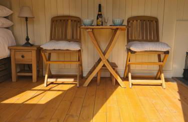 Shepherd's Hut in heart of the Brecon Beacons - Photo 2