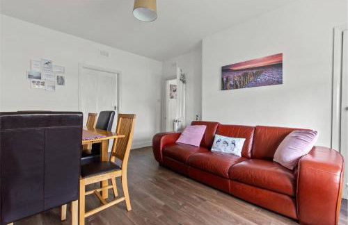 Cosy 2-BDR Apartment & 15 minutes to Edinburgh by train & Free Parking - Foto 10