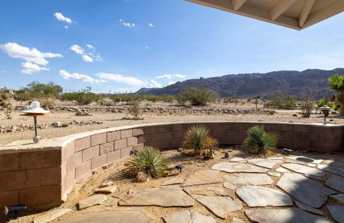 Mid Century Vibes - 2 Min to JTNP - Retro Dive Bar - View - Foto 37