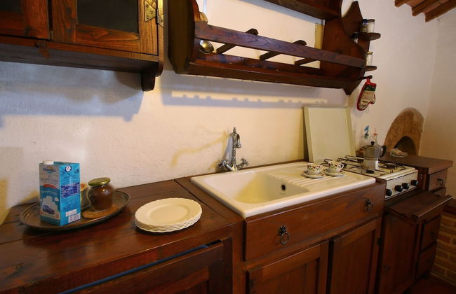 Umbria's Poolside Charm - Photo 12