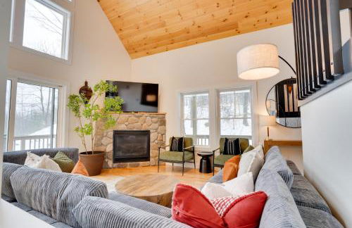 '"Luxury Mountain Getaway'" Sauna, Hot Tub, Massage Chair, Pool Table - Photo 30