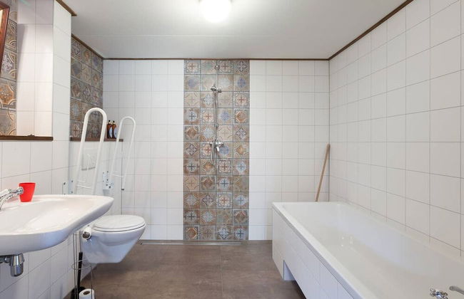 Elegant Holiday Home With Horssen With Terrace - Photo 15