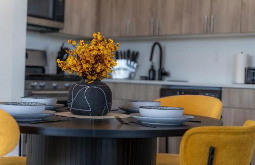 Bright and Bold Escape with NYC Views and Free Parking, Sleeps 9 and 2 Baths - Foto 26