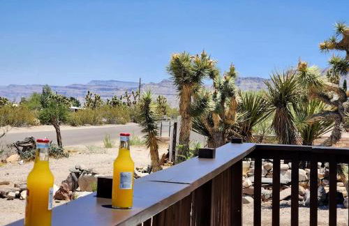 Modern Cabin with Arcade, Foosball Table and Fire Pit in Meadview, Arizona - Foto 11