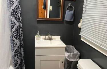 Romantic Pocono house - stream, lake, beach, pool, firepit - Foto 11