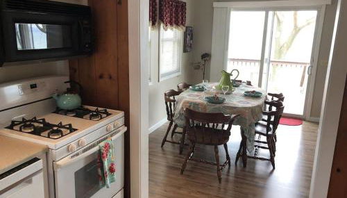 Anthony Beach - Seneca Lakefront Retreat w Covered Dock Lounge Area - Hot Tub & Fire Pit - Pets OK - Foto 3