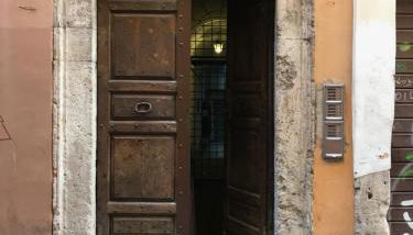 Piazza Farnese - Photo 1