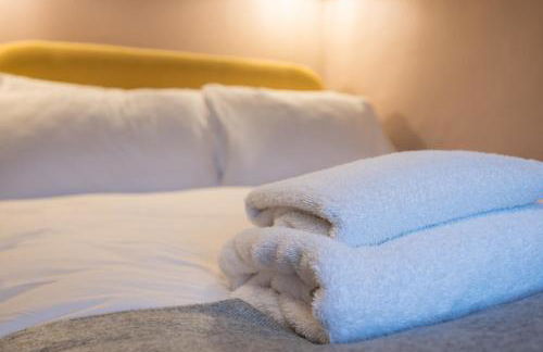 Hollyhocks, Tunstall - Foto 34